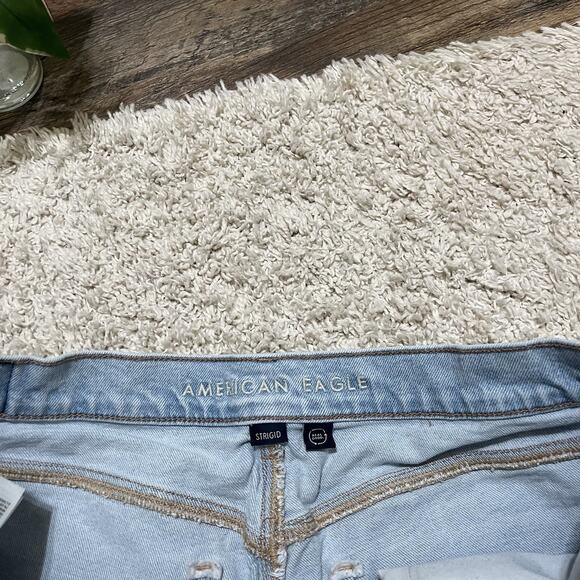 American Eagle Size 14 Light Wash Distressed Strigid 90's Boyfriend Shorts - Picture 3 of 5